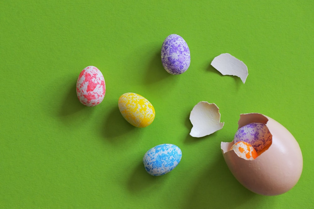 Huevos de Pascua rotos