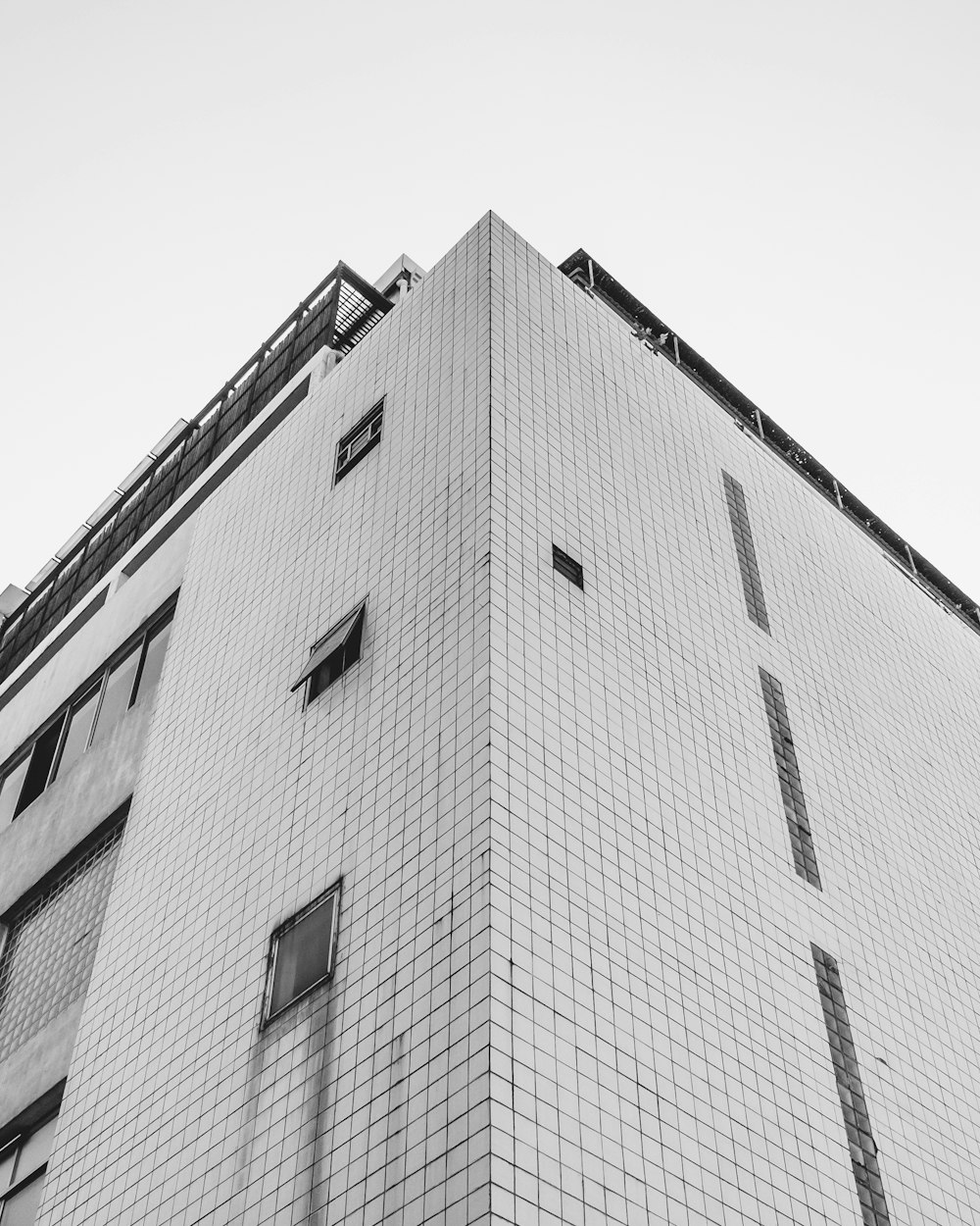 gray concrete building