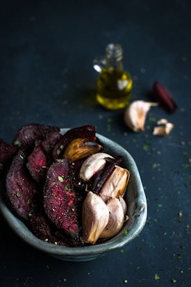 garlics on bowl