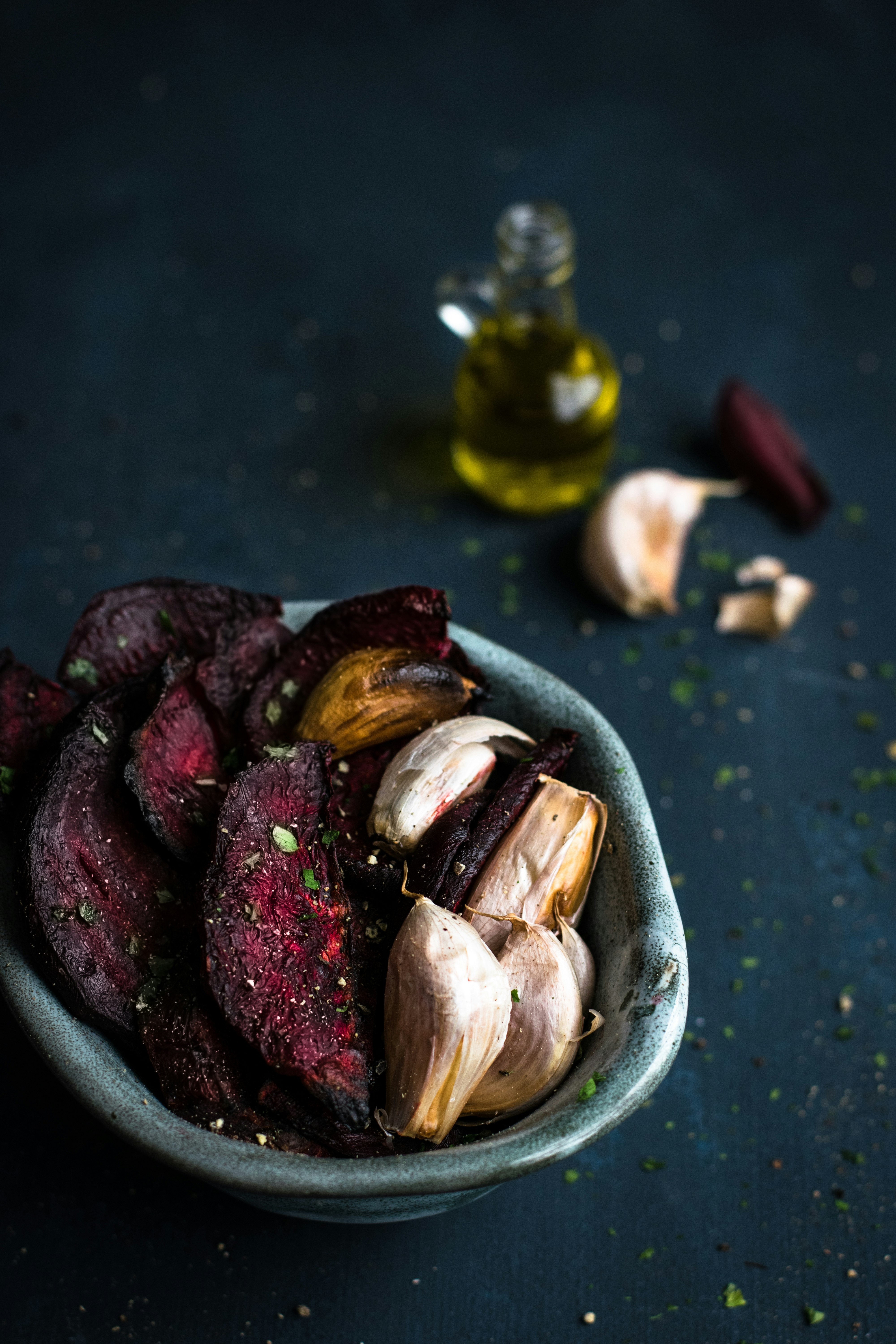 garlics on bowl