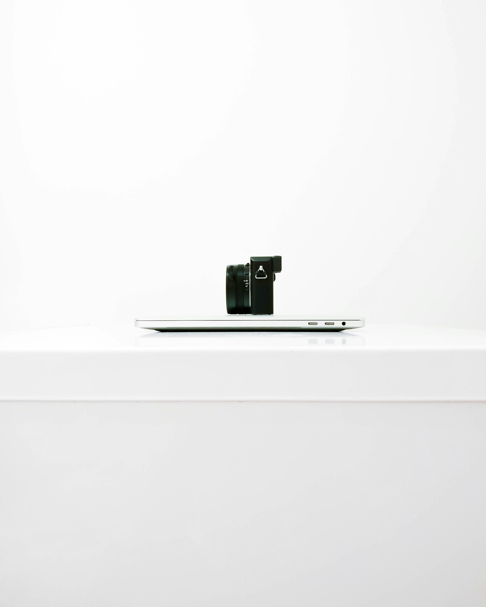 OnePlus A3000 sample photo. Black mirrorless camera on photography
