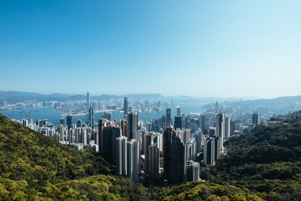 Fotografía aérea de edificios de la ciudad