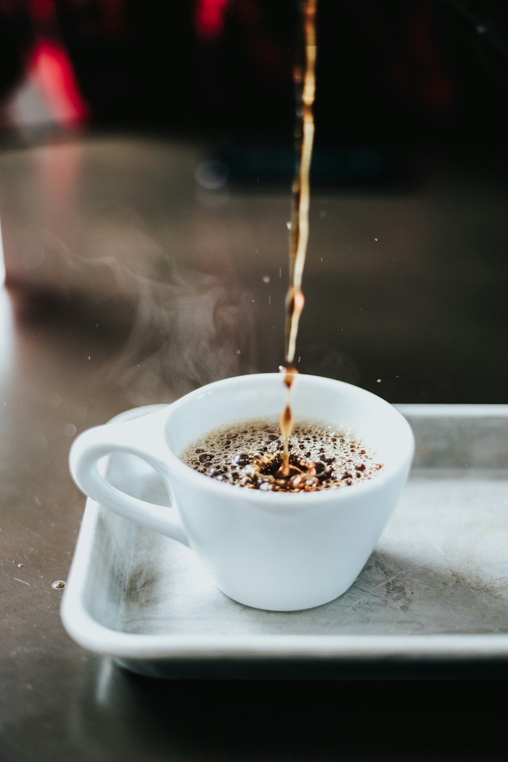 カップにコーヒーをのせたタイムラプス撮影