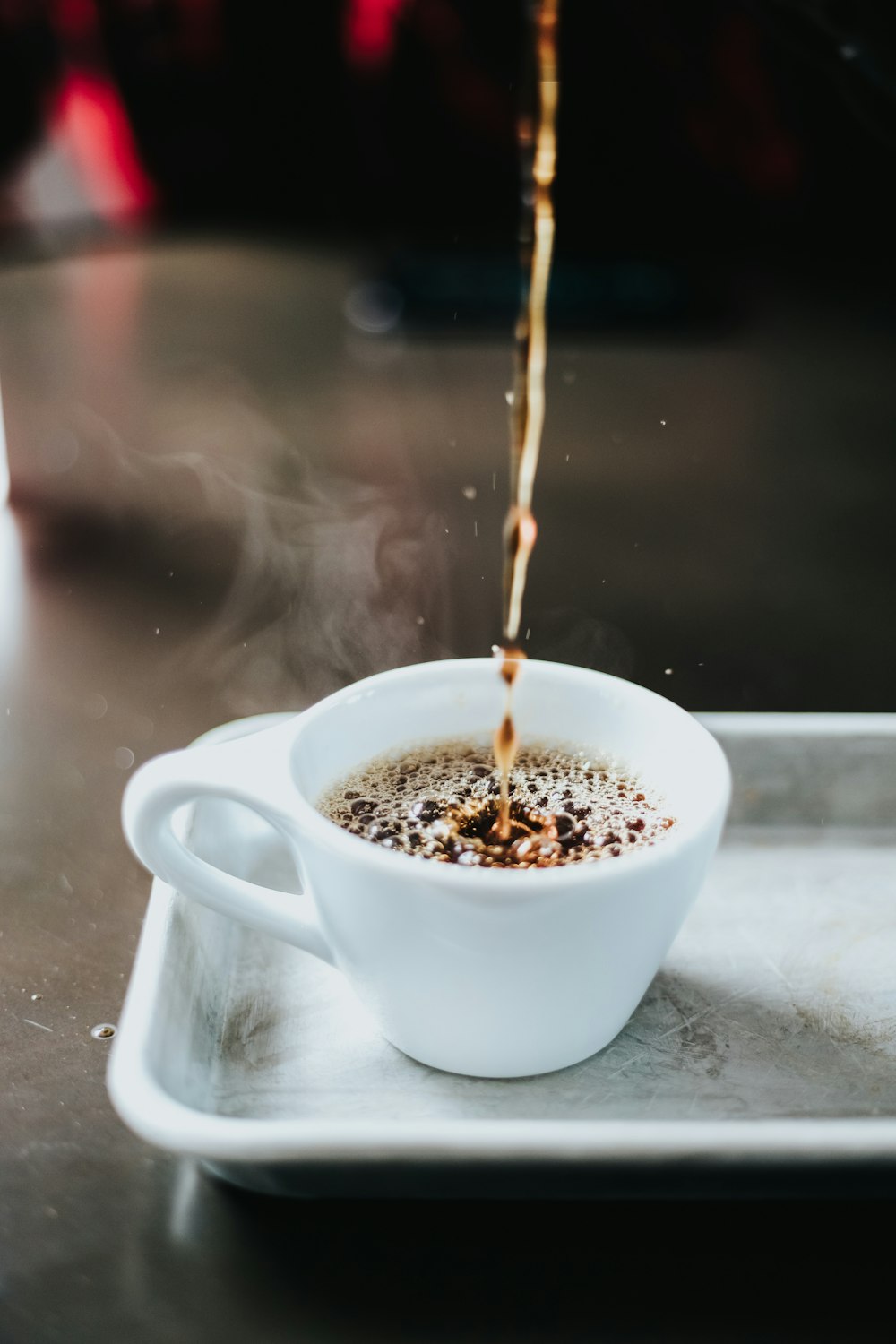 Zeitrafferfotografie von Kaffee auf Tasse