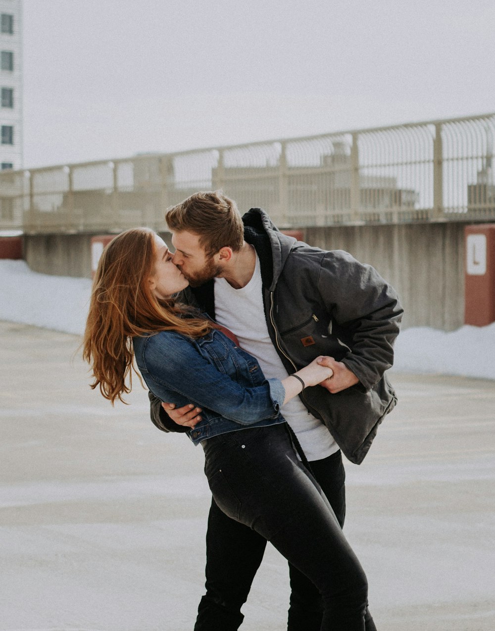 man kissing woman during daytime