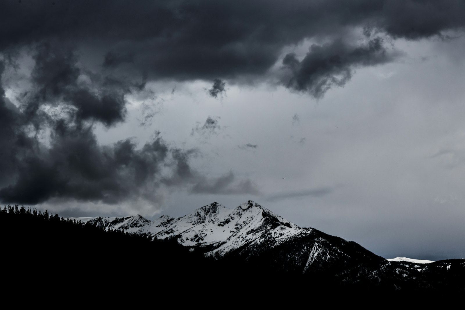 Nikon D850 + Nikon AF-S Nikkor 70-200mm F2.8G ED VR II sample photo. Snowy mountain under dramatic photography