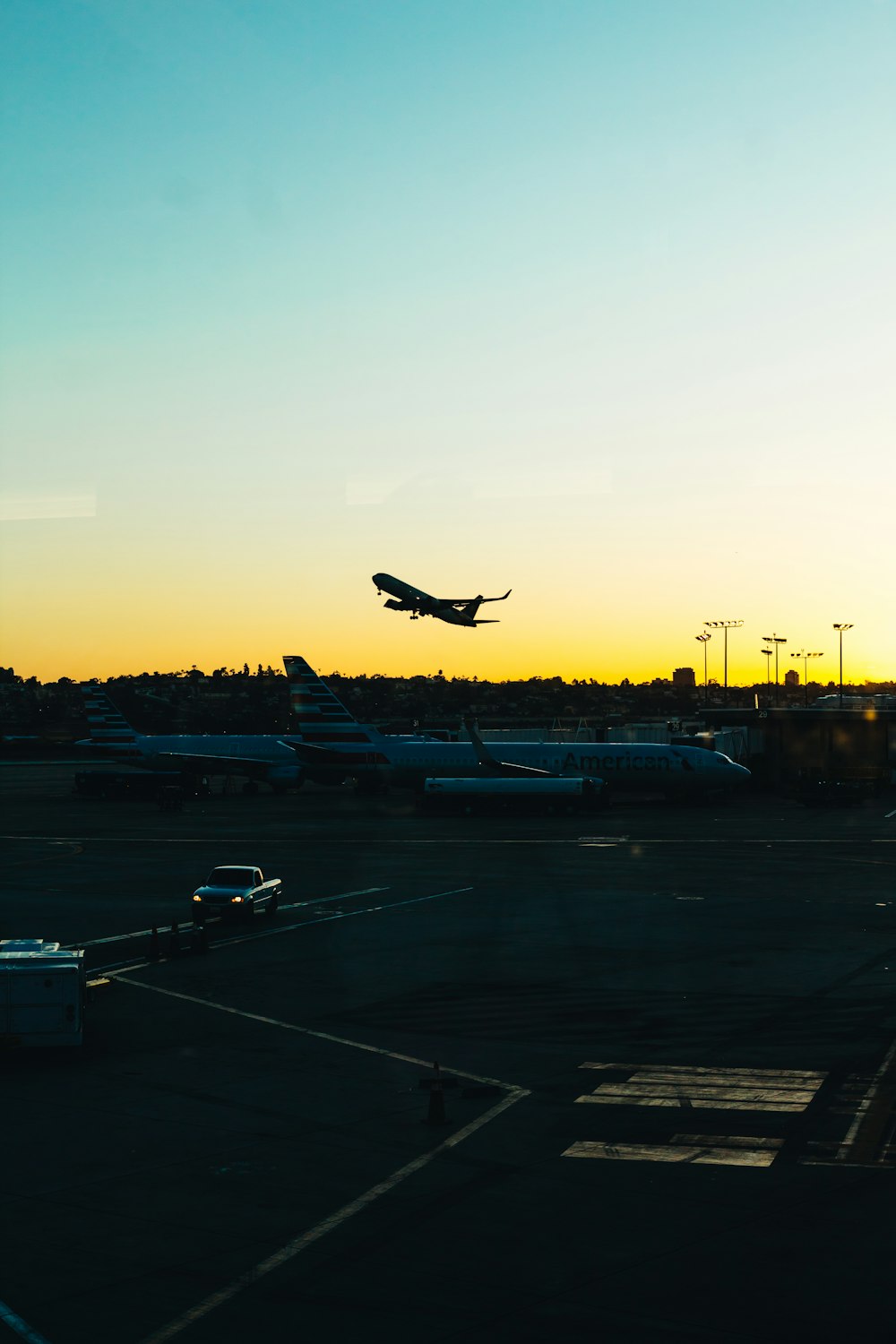 aeroplano che vola in aria