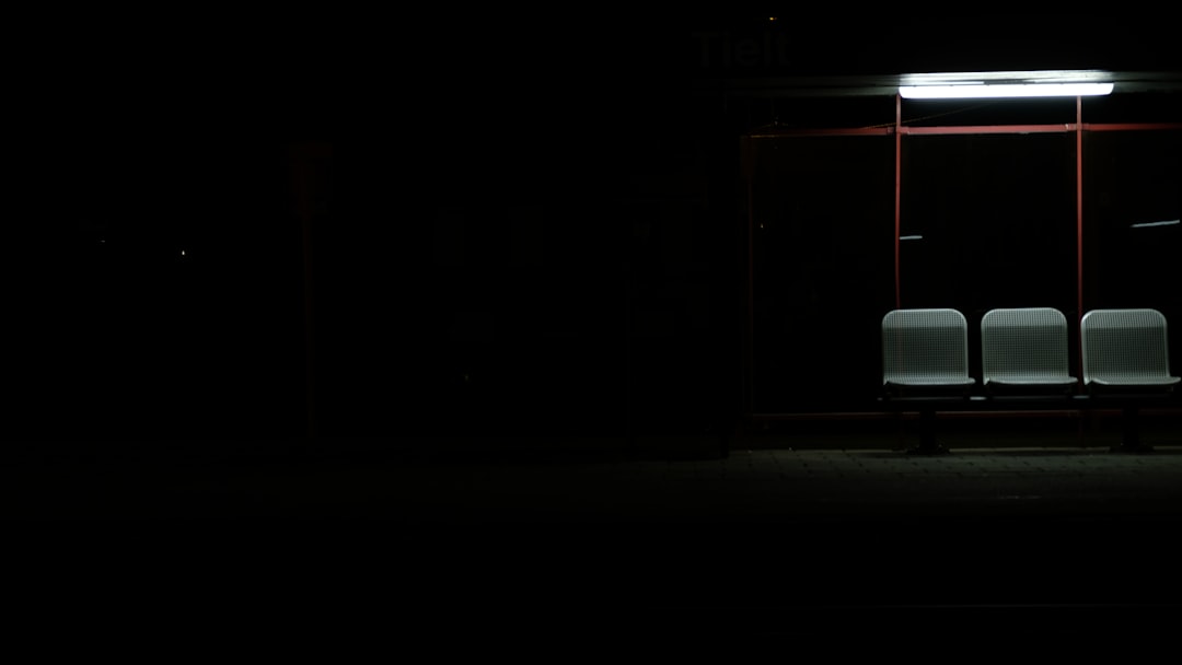 white and red waiting shed, I was waiting for my train on a warm Sunday night when I heard the train would be 10 minutes later.<p></figure>I decided to take out my camera and try some shots, this was the result.</p><p>I am kinda new in the photography world, so I am actually really proud of this one.