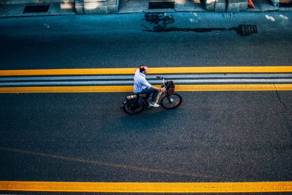 homme à vélo