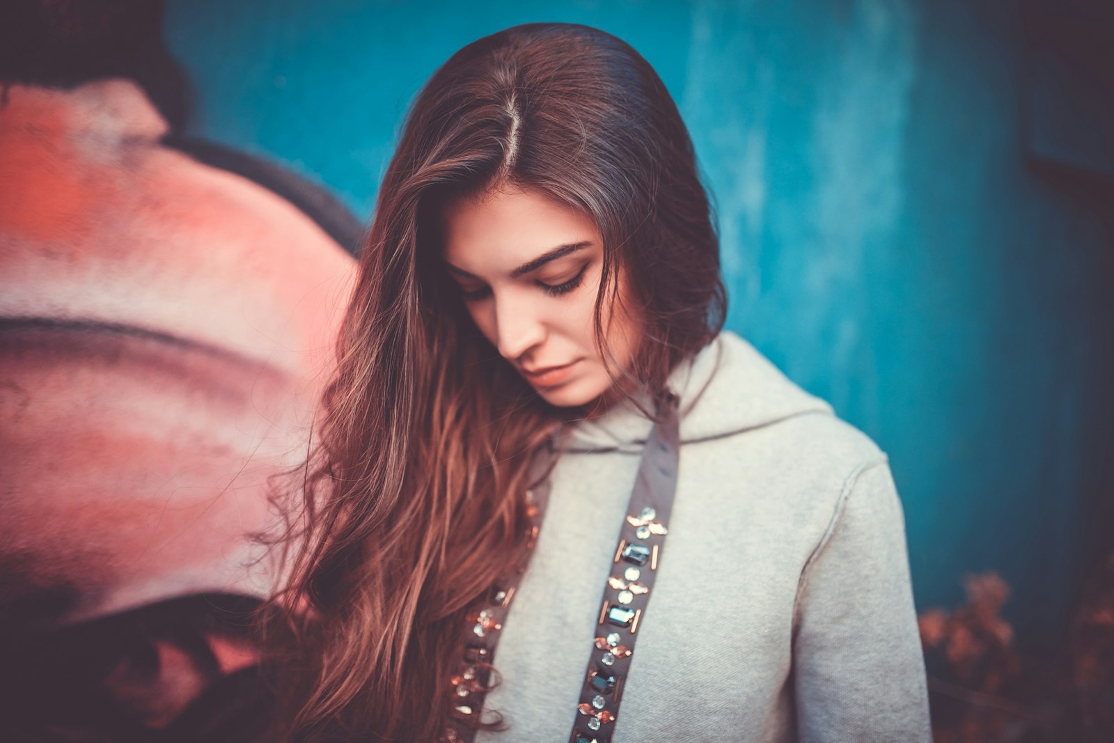 Canon EOS 5D Mark II + Sigma 35mm F1.4 DG HSM Art sample photo. Woman looking down photography