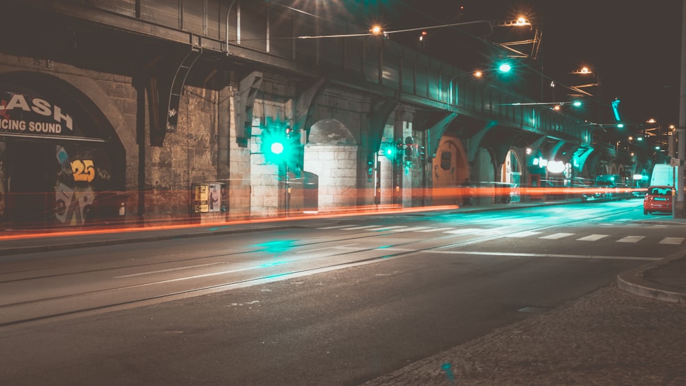 Lampioni stradali durante la notte