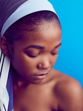 woman wearing white and black headscarf