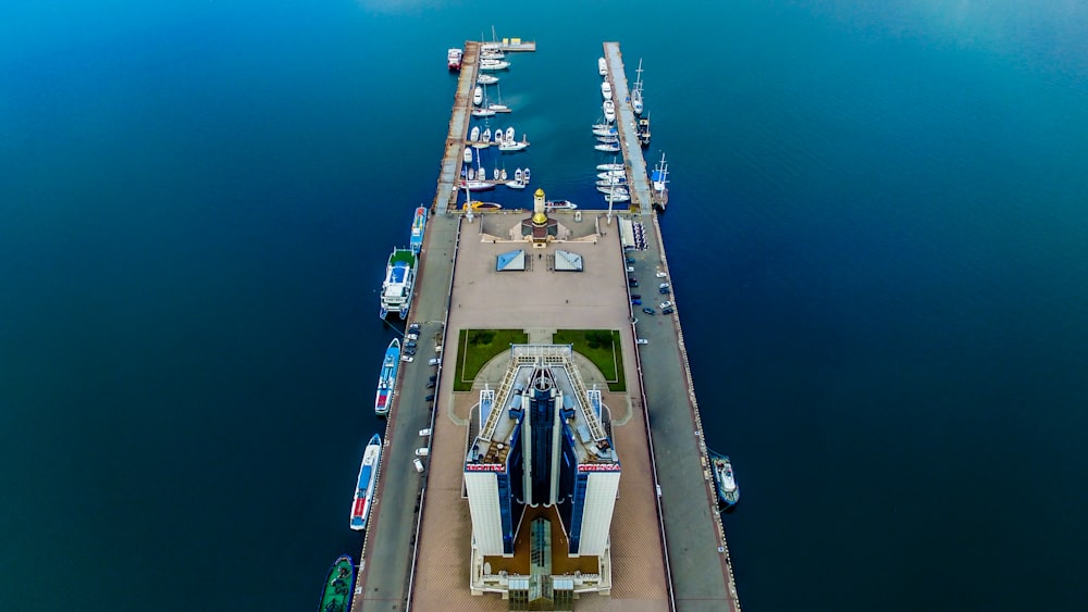 Fotografía a vista de pájaro de barcos