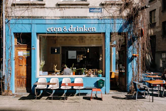 blue and white Eten & Drinken store front during daytime