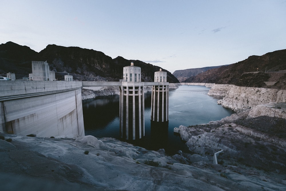 white concrete dam surrounded by mountain