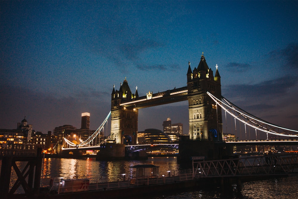 Imágenes de Puente De La Torre De Londres Por La Noche
