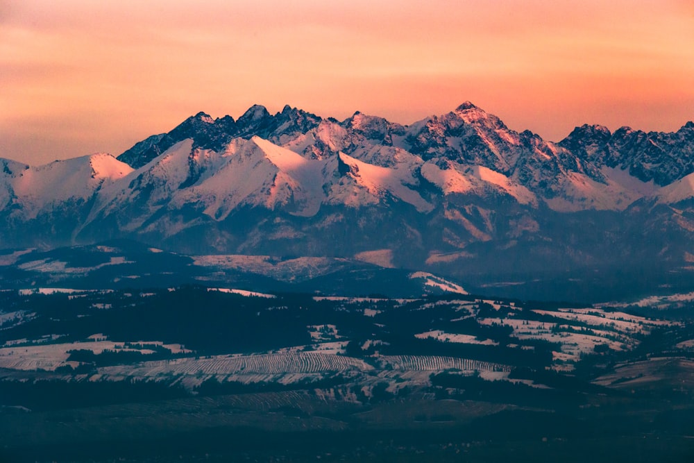 Fotografía a vista de pájaro de la montaña