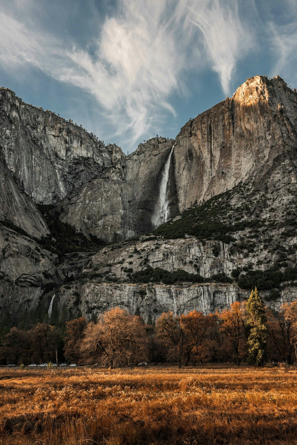 waterfalls o mountain