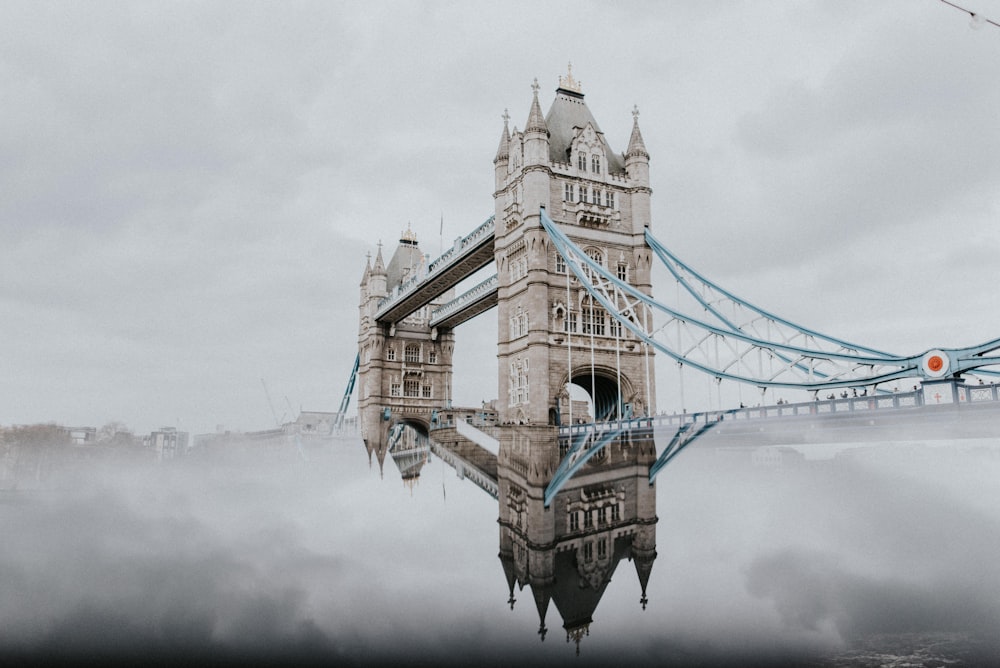 Tower Bridge, Londres