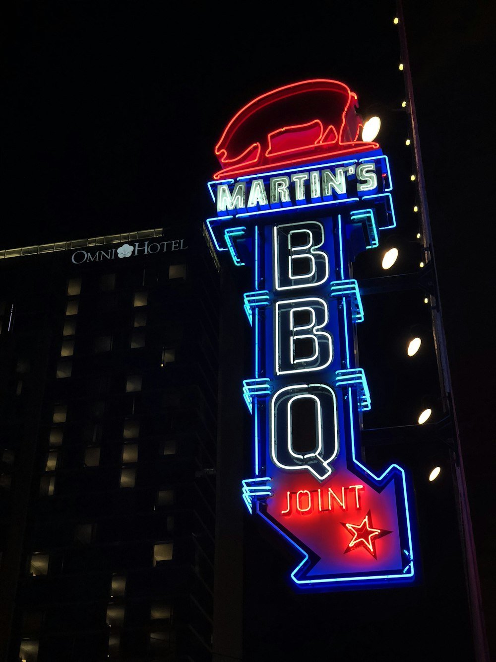 Martin's BBQ Joint neon sign