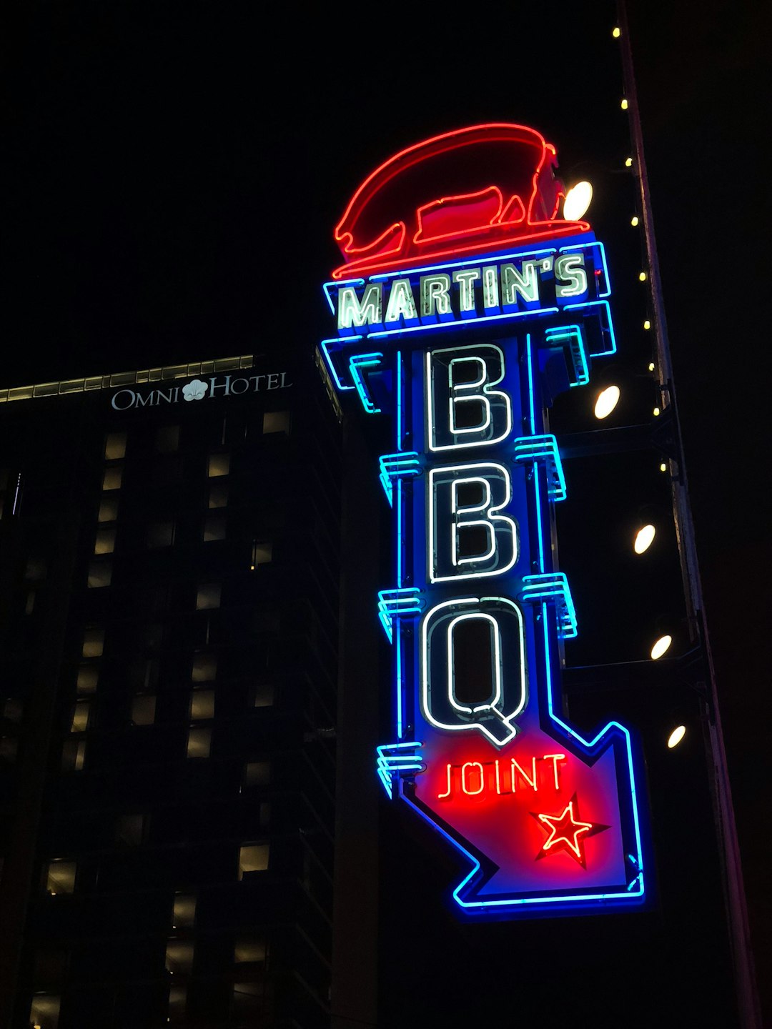 Martin's BBQ Joint neon sign