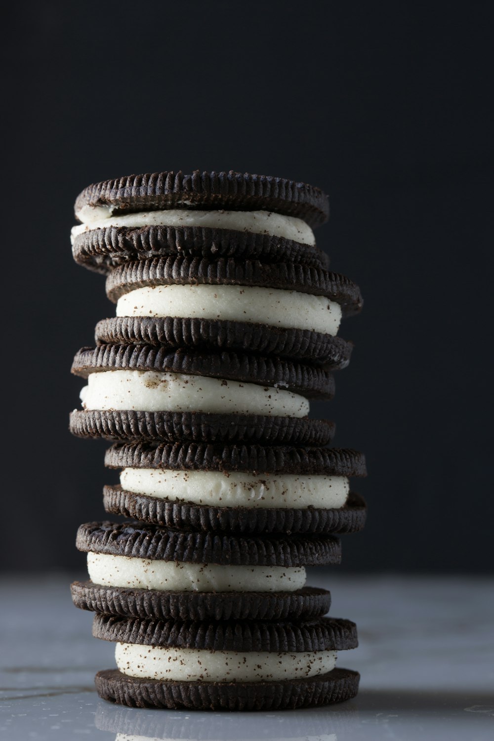 Photographie à mise au point superficielle de la pile de biscuits