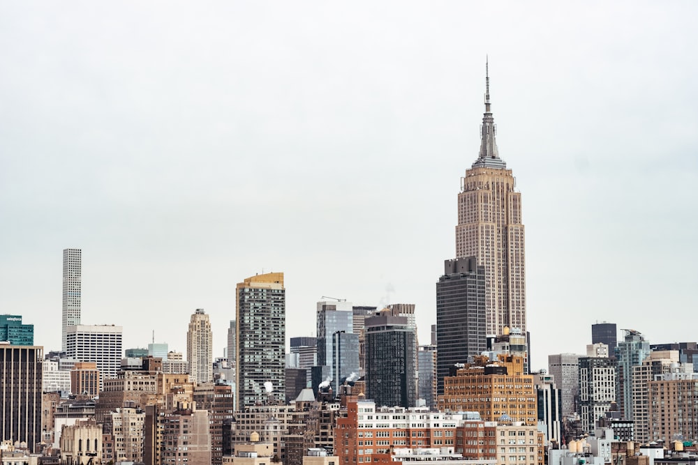 foto dell'Empire State Building durante il giorno