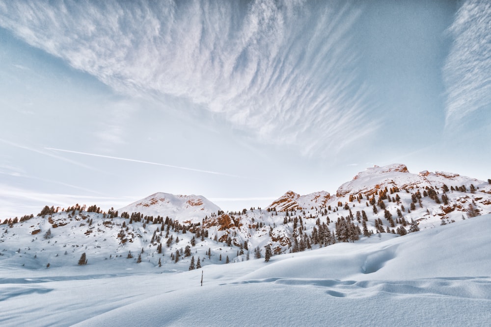 mountain with snow at daytime