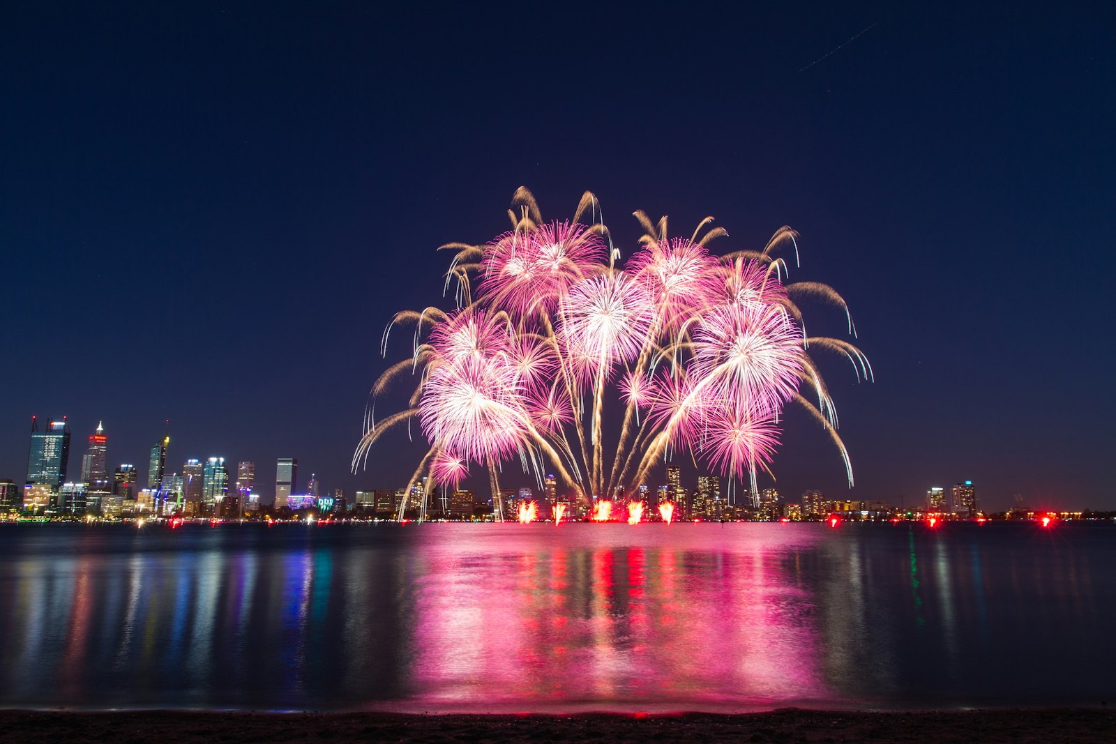 Canon EF-S 15-85mm F3.5-5.6 IS USM sample photo. Fireworks display photography