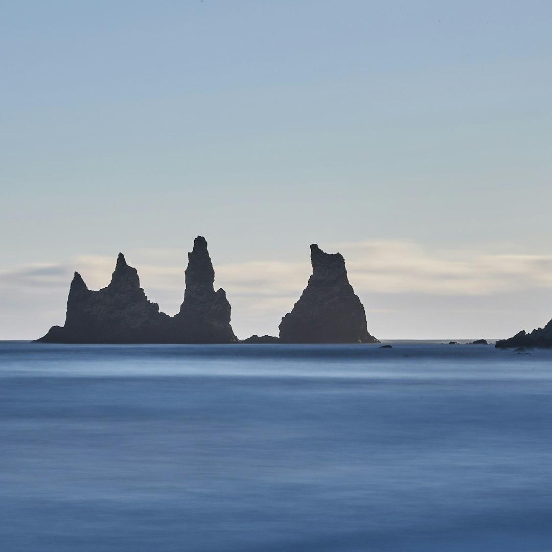 travelers stories about Ocean in Vik, Iceland