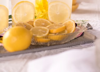 sliced lemon beside two clear drinking glasses