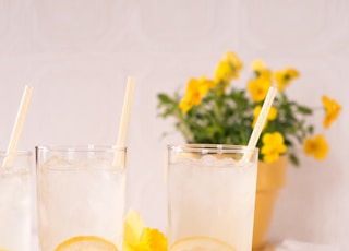 sliced lemon beside two clear drinking glasses