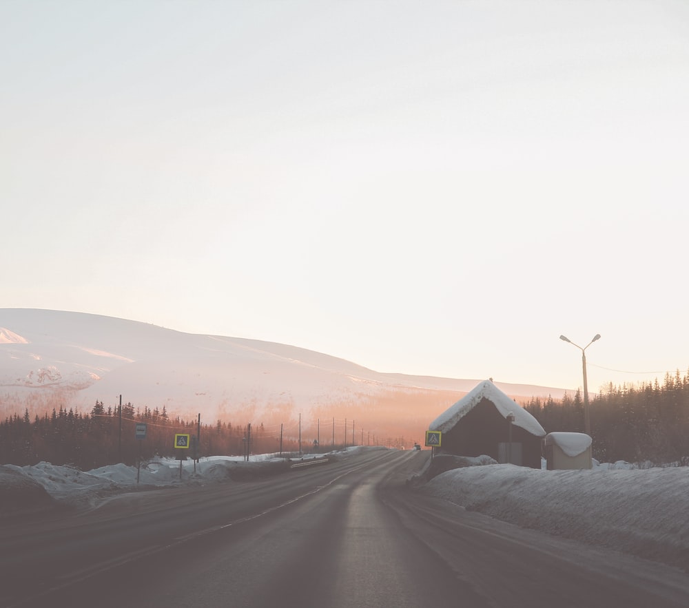 road near mountaing