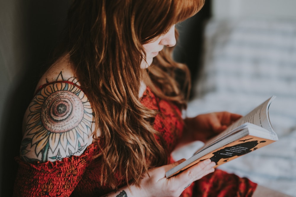 livre de lecture de femme