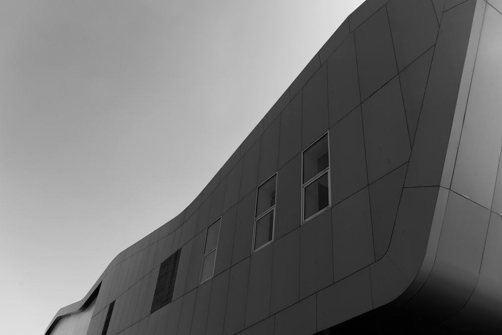 a black and white photo of a building