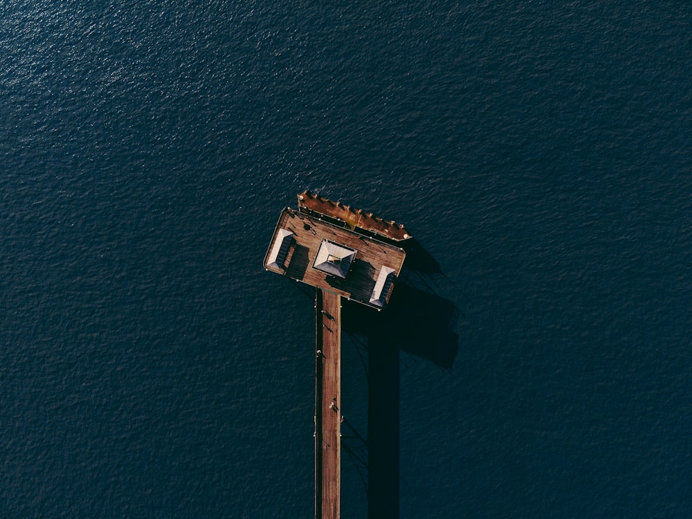 white house in middle of ocean in top view photography