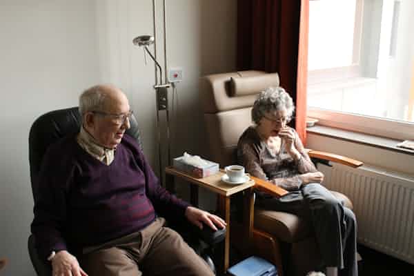 טיפול רגשי במבוגרים וקשישים בהסגר או בידוד חברתי