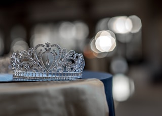 silver-colored crown