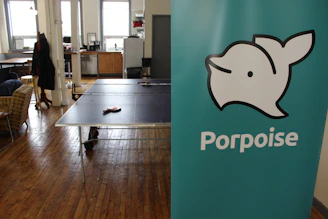 Friendly Tarapur Vėjas team members coordinating logistics in a bright office.