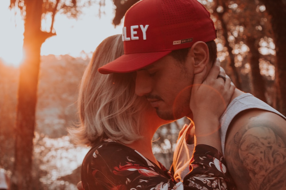 closeup photo of man and woman hugging each other photo – Free People Image  on Unsplash
