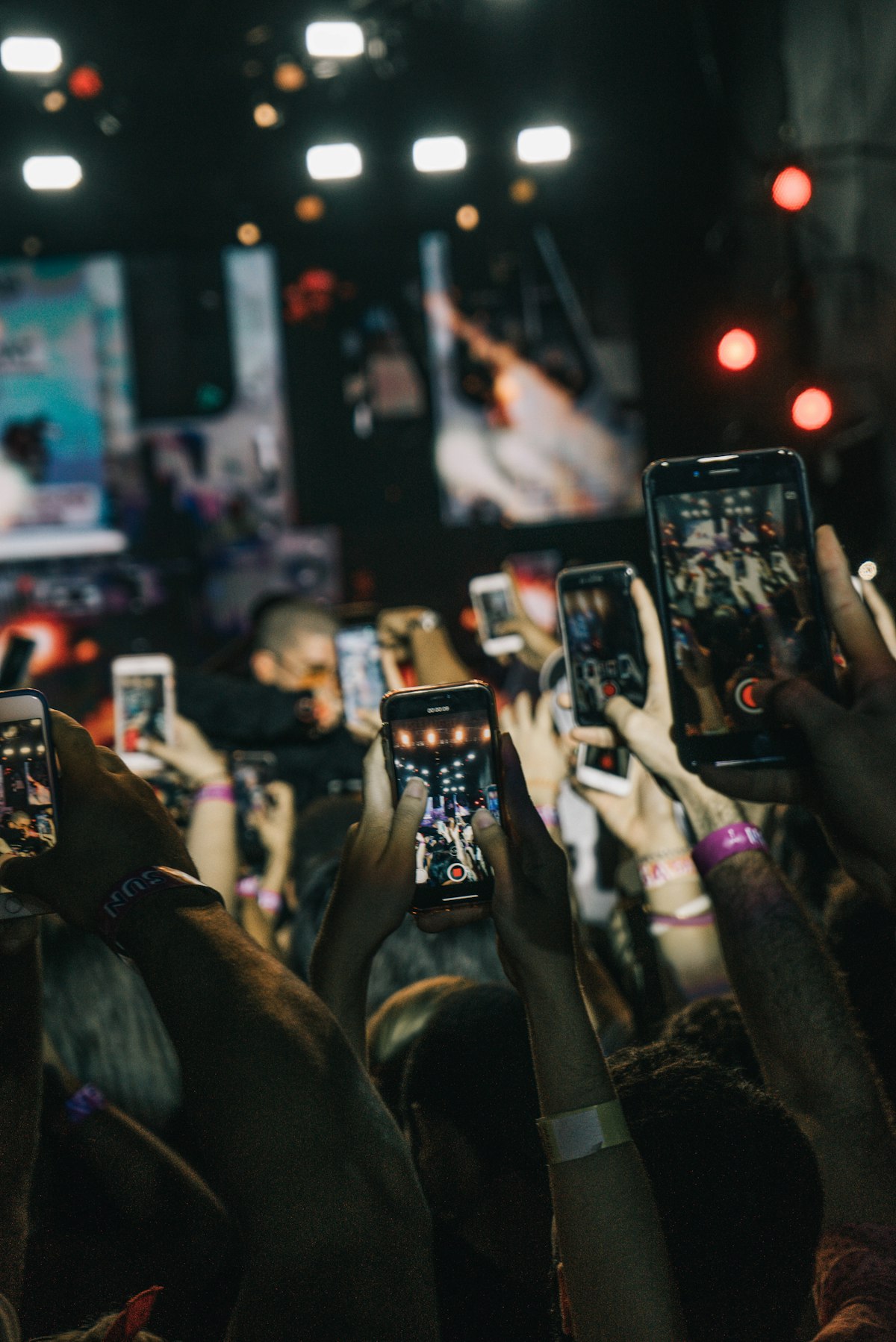 Facebook vs TikTok ads for small businesses