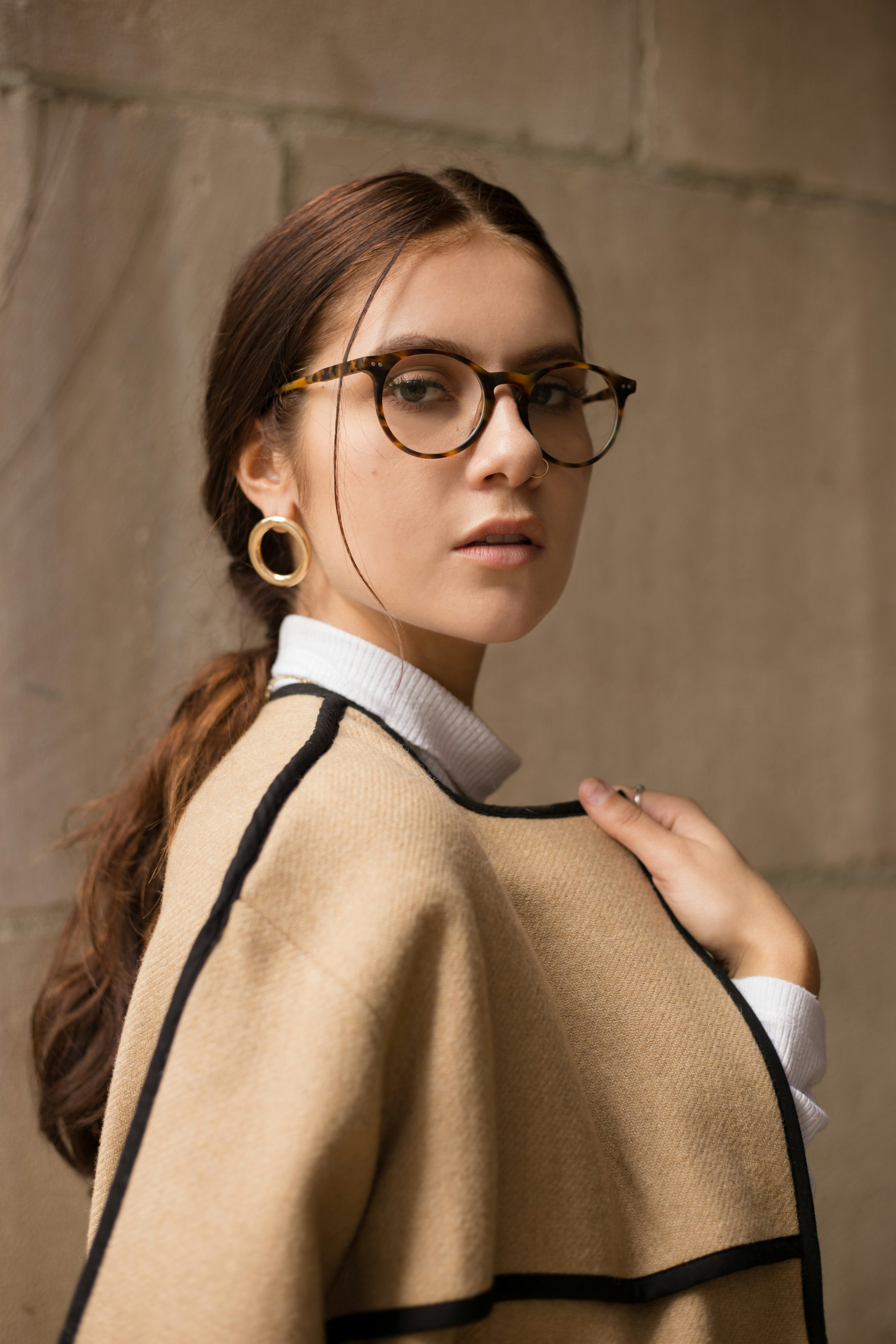 great photo recipe,how to photograph woman wearing brown and black coat