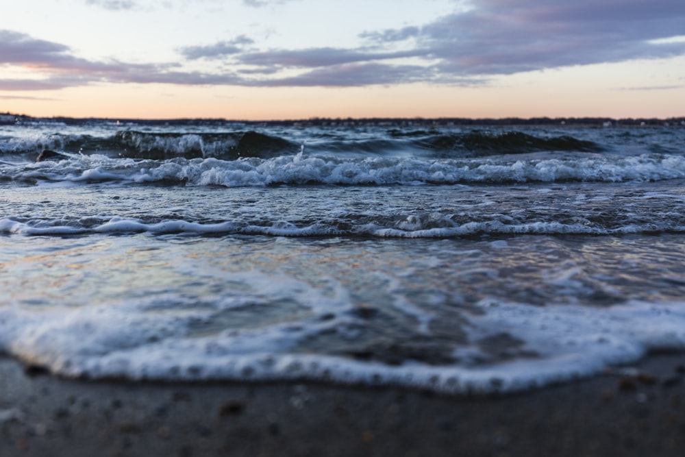 ocean waves under cloudy sky