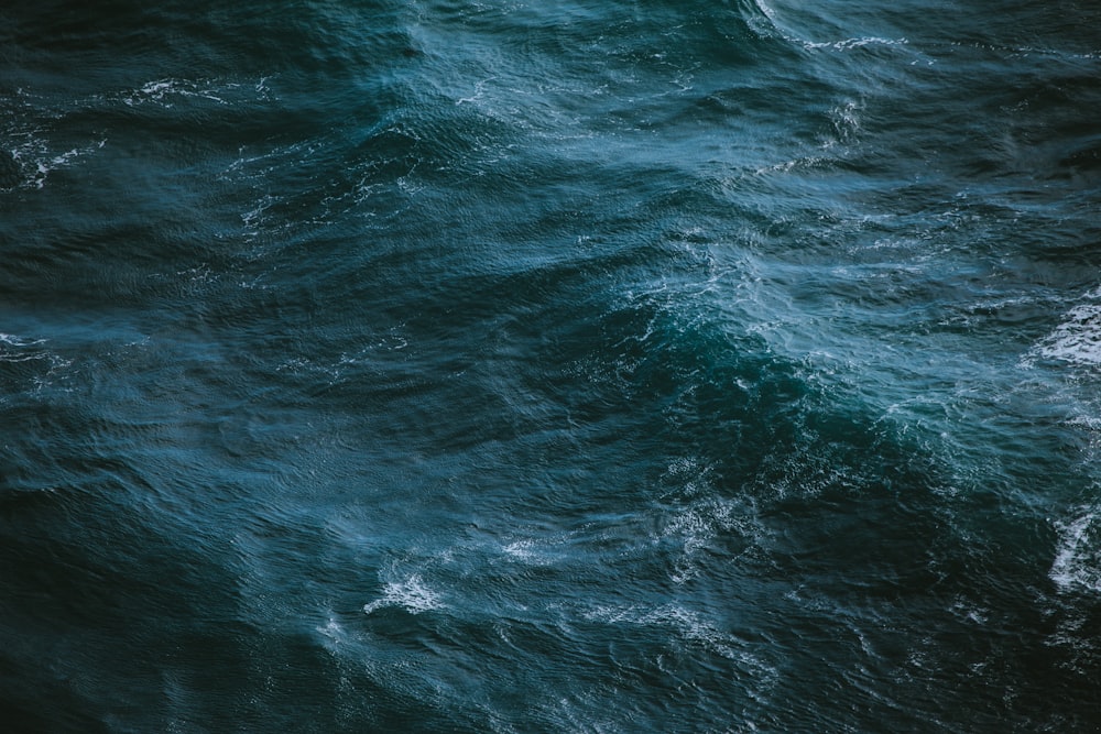 Photographie de vue aérienne de la mer