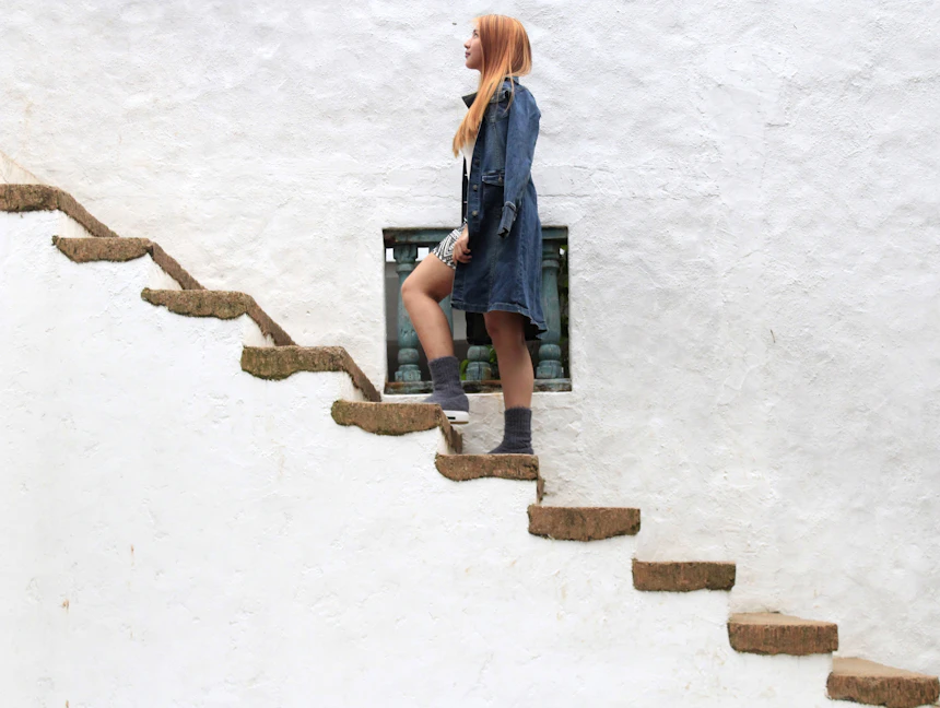 계단을 오를 때마다 종아리 근육은 다리에 고인 혈액을 심장으로 밀어 올린다. 사진=Unsplash