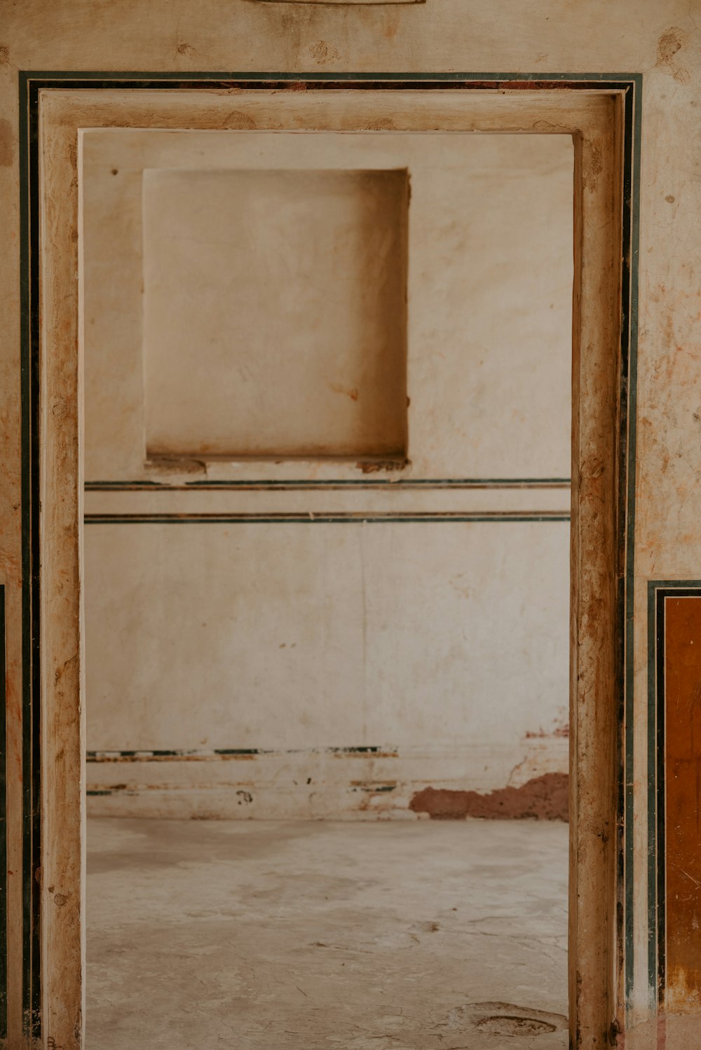 an empty room with a clock on the wall