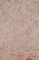 Detail of artisan handwork on a resin floor with gentle earth-tone gradients highlighting texture.