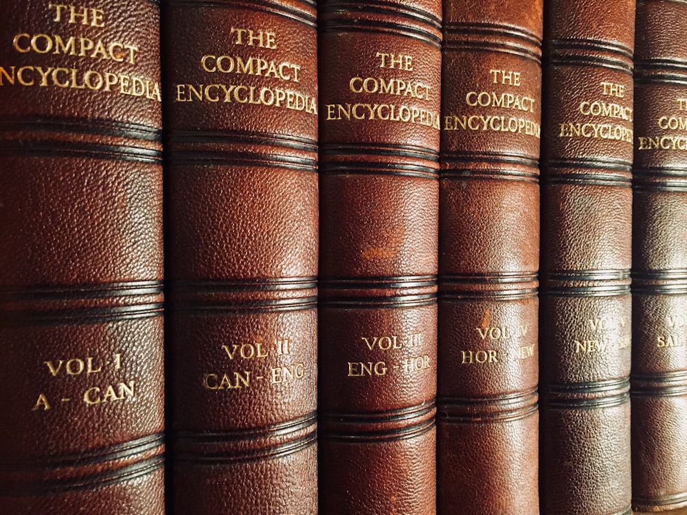 Vista de cerca de la colección The Compact Encyclopedia