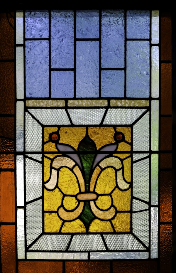 Rood en groen glas-in-lood detail