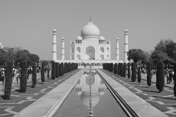  The Taj Mahal - A Timeless Monument of Love 